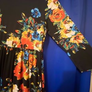 Hazel Blues Black Floral maxi 4x